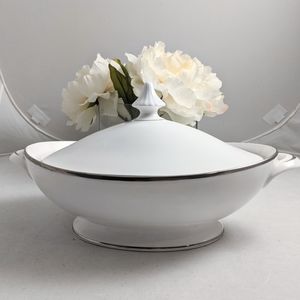 Royal Doulton SIGNET Covered Vegetable Bowl